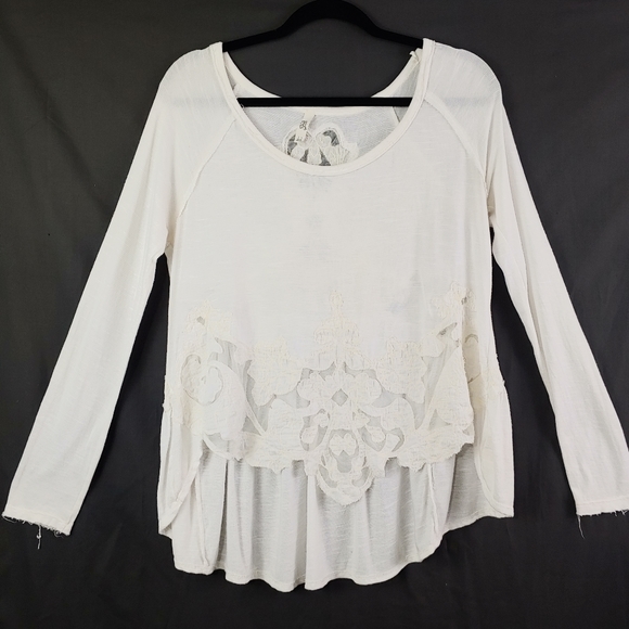 Free People Tops - FREE PEOPLE WHITE PULLOVER TOP
